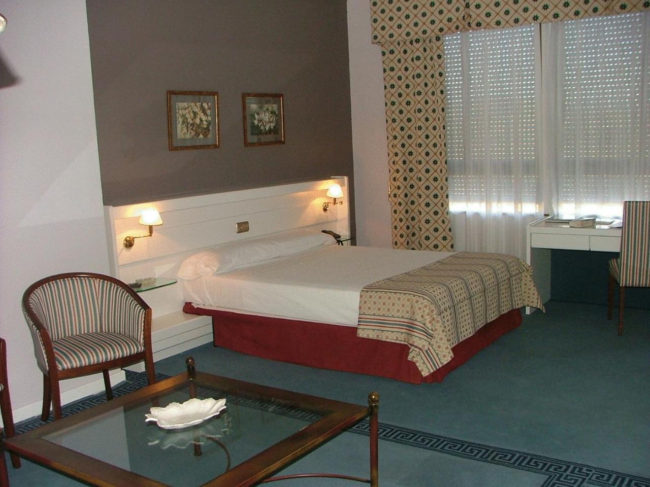 Hotel Las Cigueenas Trujillo Quarto foto